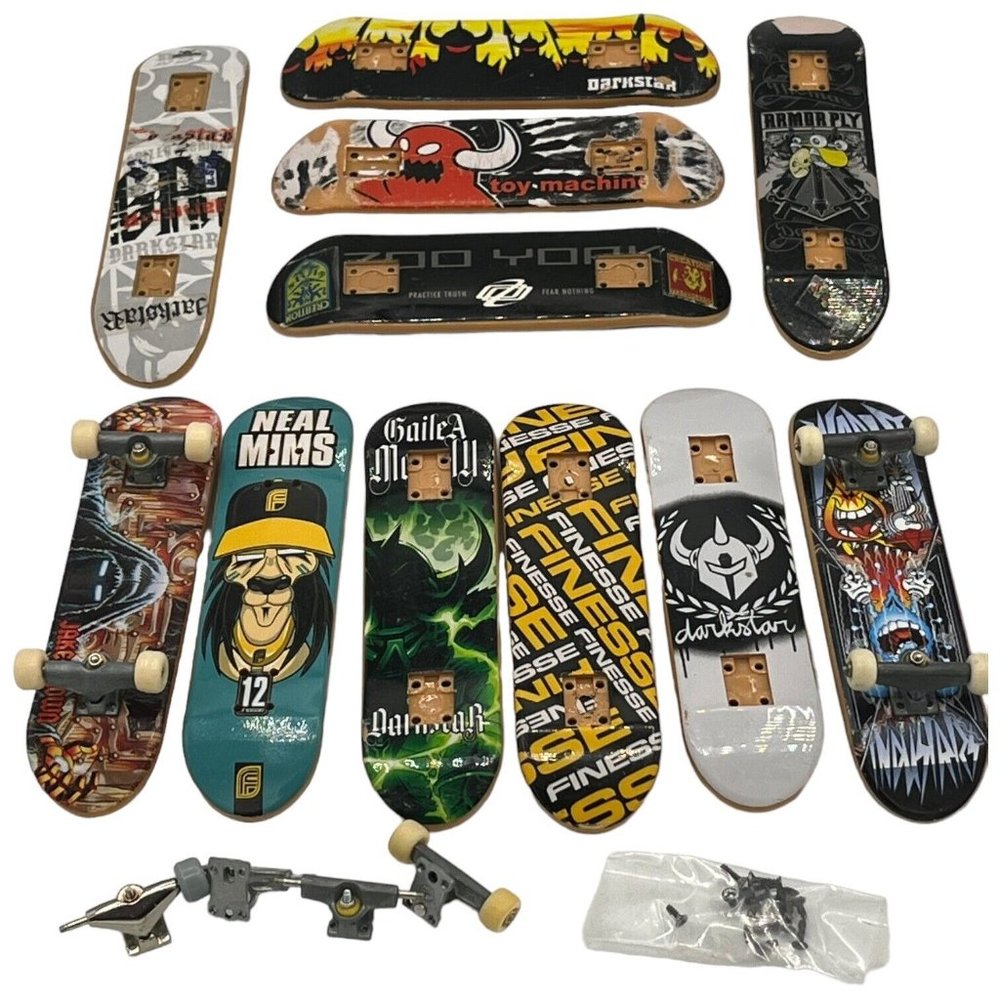 TECH DECK FINGER/SKATEBOARD LOT 11 Boards 2 Complete JAKE BROWN WORLD INDUSTRIES